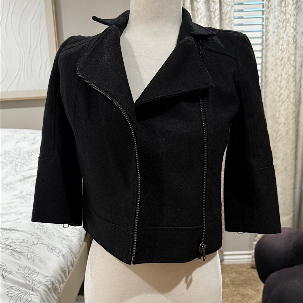 Elegant Black Cropped Blazer